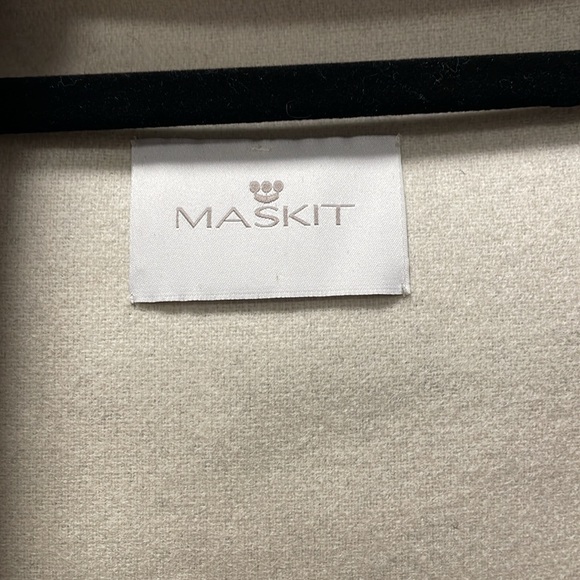 Maskit desert sleeveless cape. 70% wool, 30% cashmere. Leather trim. - Picture 2 of 3